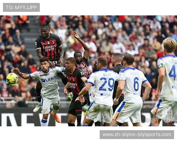 白衣红条纹代表哪一家意甲球队？